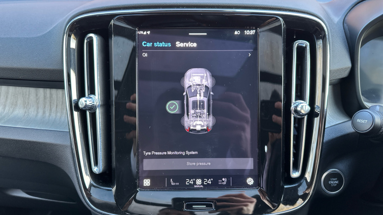 Volvo XC40 2.0 B4P Ultra Dark 5dr Auto Petrol Estate